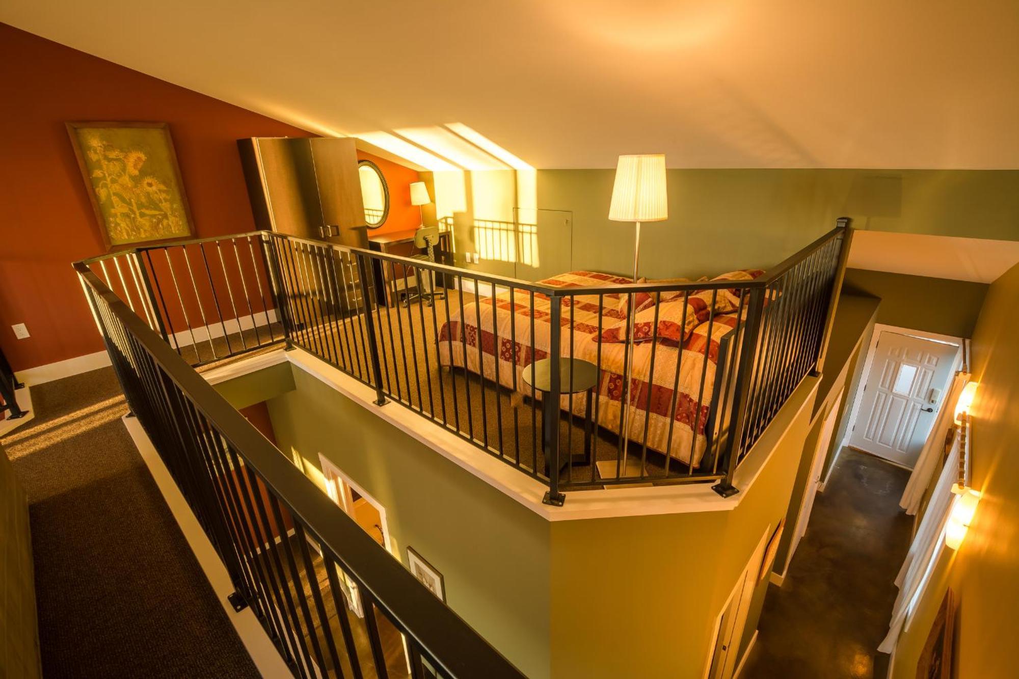 Crooked Tree Guest Suites Pentiction Zewnętrze zdjęcie