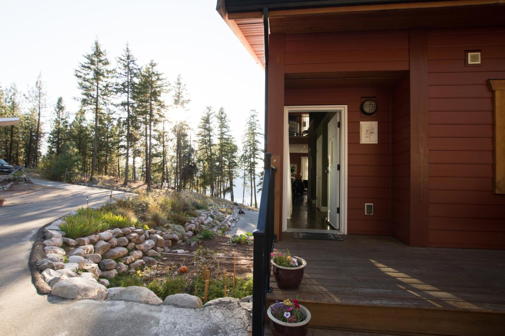 Crooked Tree Guest Suites Pentiction Zewnętrze zdjęcie