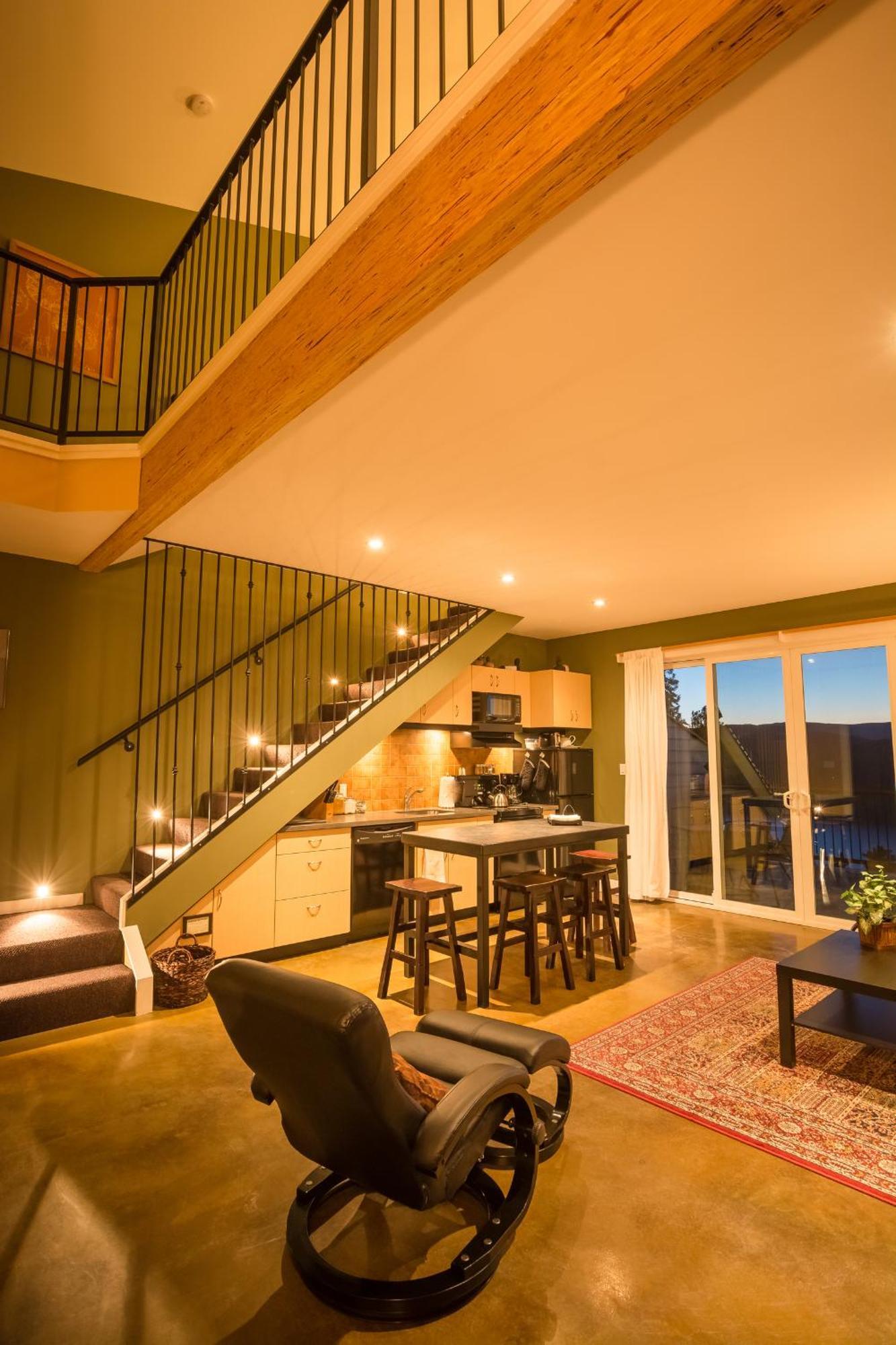 Crooked Tree Guest Suites Pentiction Zewnętrze zdjęcie