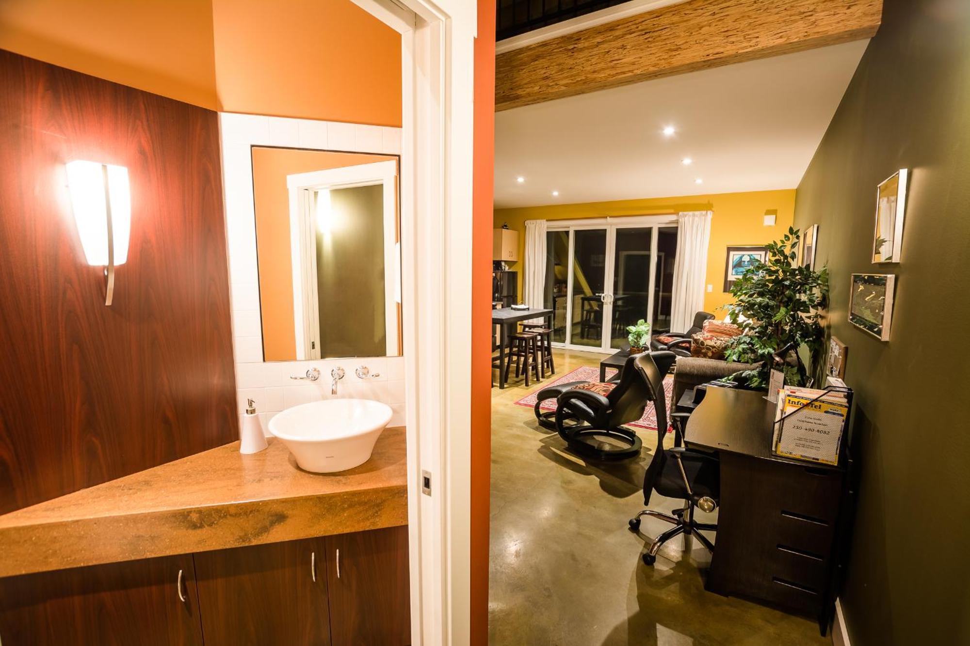 Crooked Tree Guest Suites Pentiction Zewnętrze zdjęcie