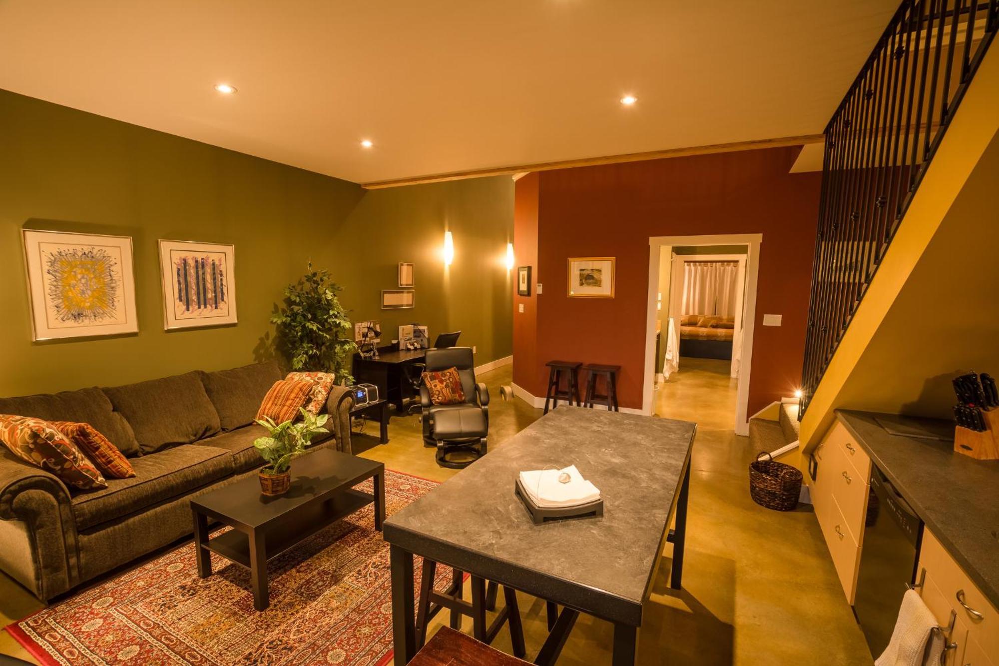 Crooked Tree Guest Suites Pentiction Zewnętrze zdjęcie